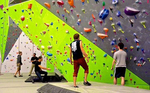 SNS_Ent_RockClimbing-1